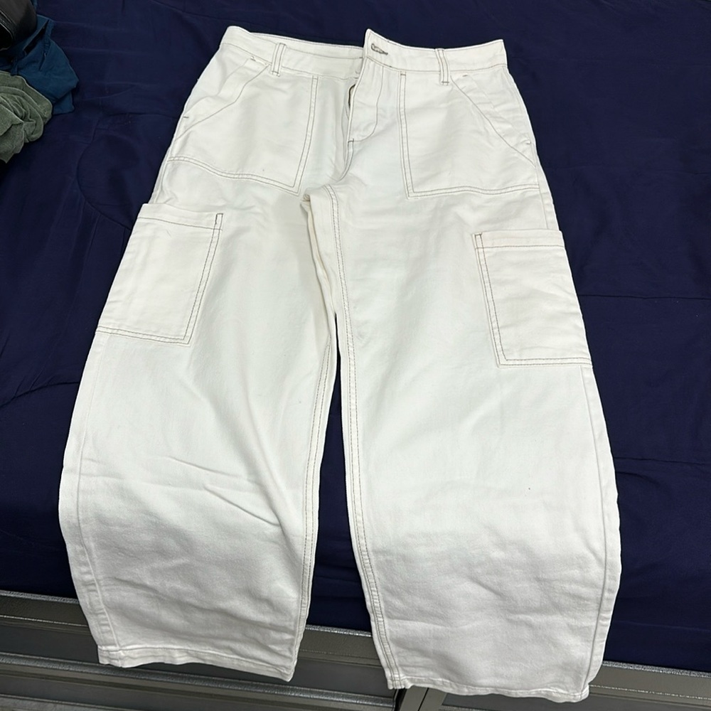 H&M white with tan seams cargo pants